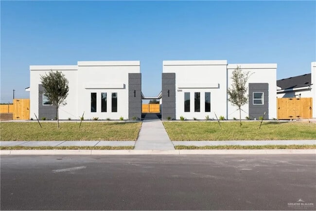 Building Photo - 1200 Country Club Dr Rental