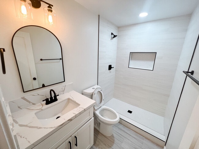 Photo - 3572 Nile St