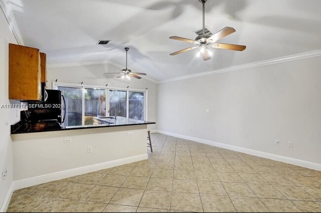 Photo - 4728 Clemens St