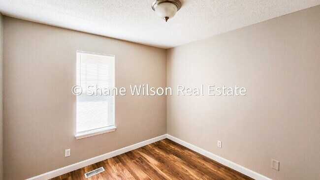 Photo - 162 Shawn Ln