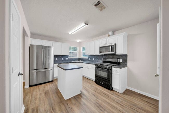 Photo - 987 Oak Glen Dr