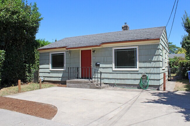 Building Photo - 6414 SE 52nd Ave Rental