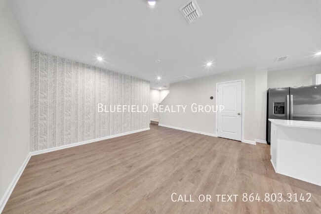 Photo - 158 Sarnesfield Wy