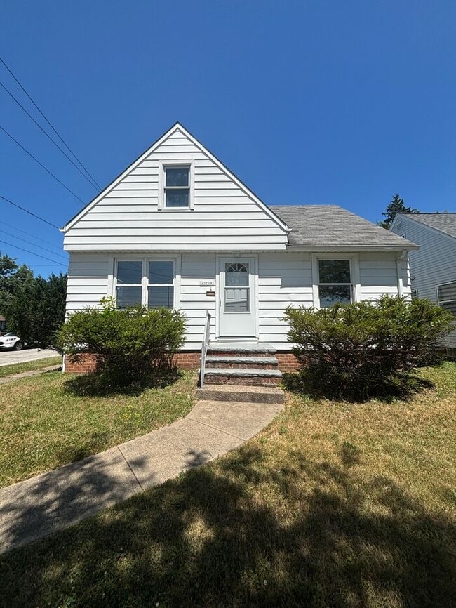 Building Photo - Charming 3 beds 1 bath in Maple Heights! Rental
