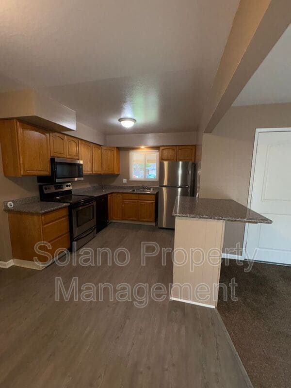 Photo - 1992 Oxford Dr