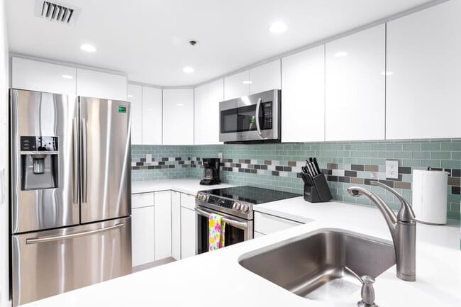 Building Photo - 601 Biscayne Blvd Rental