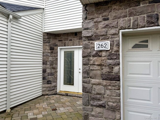 Photo - 262 Tamerisk Ln