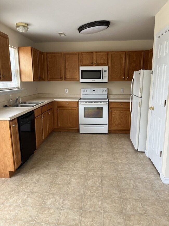 Photo - 727 W 5th St Unit APT 201