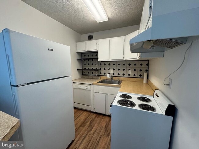 Photo - 2059 Huntington Ave Unidad 702