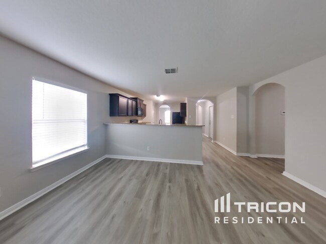 Photo - 2942 Emery Fls