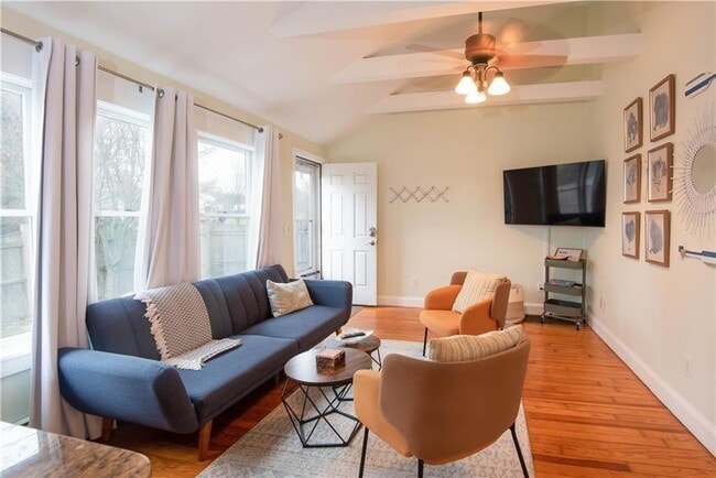 391 Aquidneck Ave