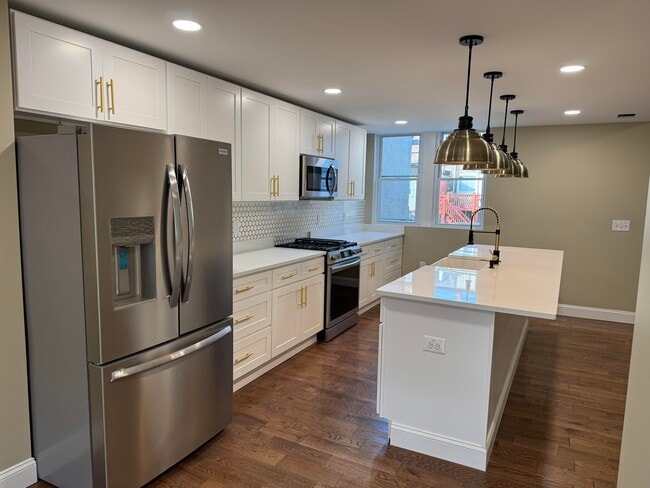 Gourmet Kitchen - 604 N Augusta Ave