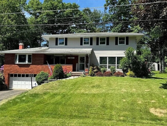 Photo - 7 Exeter Dr