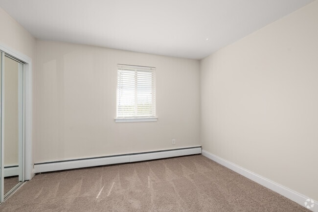 2BR, 1BA - 750SF - Bedroom