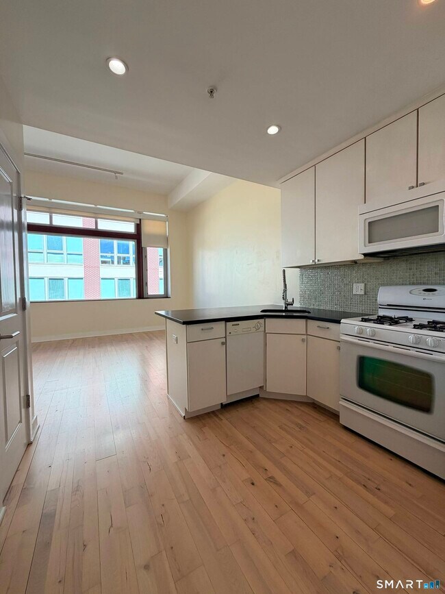 Photo - 804 Chapel St Unit 302