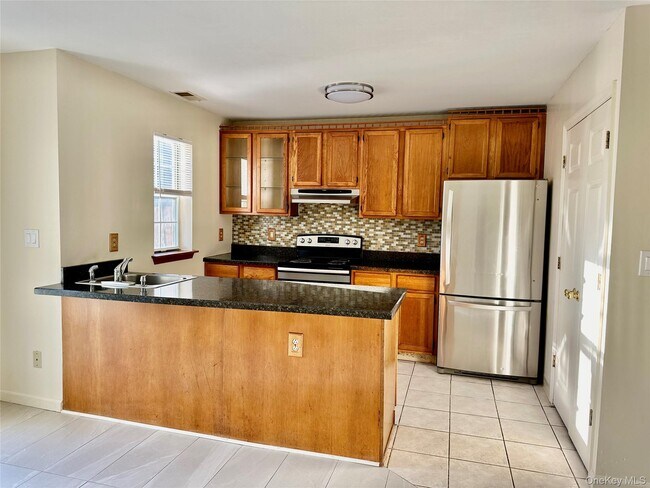 Photo - 66 Creekside Cir