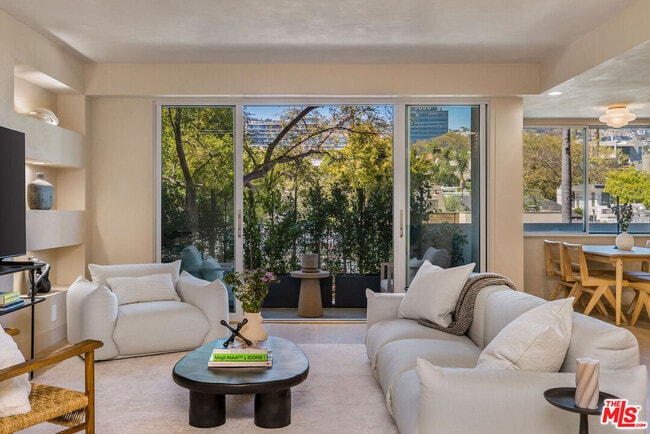 Building Photo - 818 N Doheny Dr Unit 205 Rental
