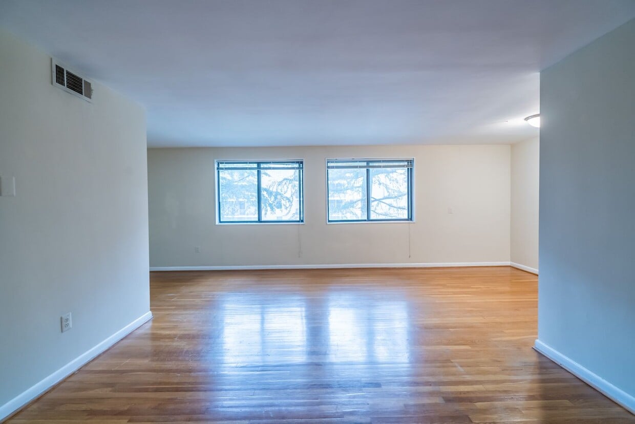 Rare Large Efficiency (552 Sq Ft) Close To... - Rare Large Efficiency (552 Sq Ft) Close To...