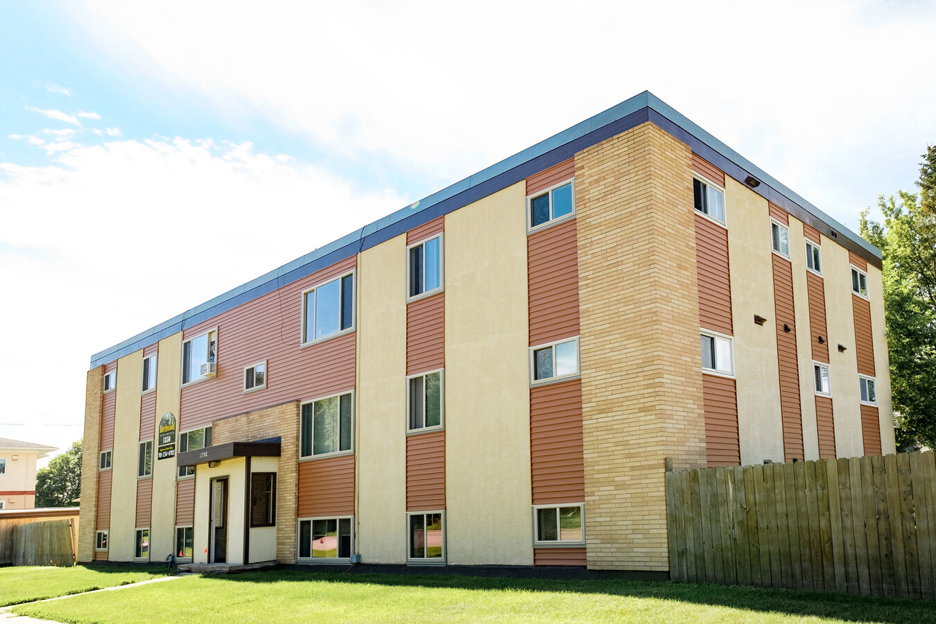 Fargo, ND Birchwood Apartments | Exterior - Birchwood 1 Apartamentos