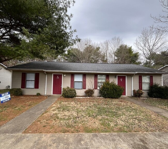 Building Photo - 199 E Heights Ave Unit 199 A