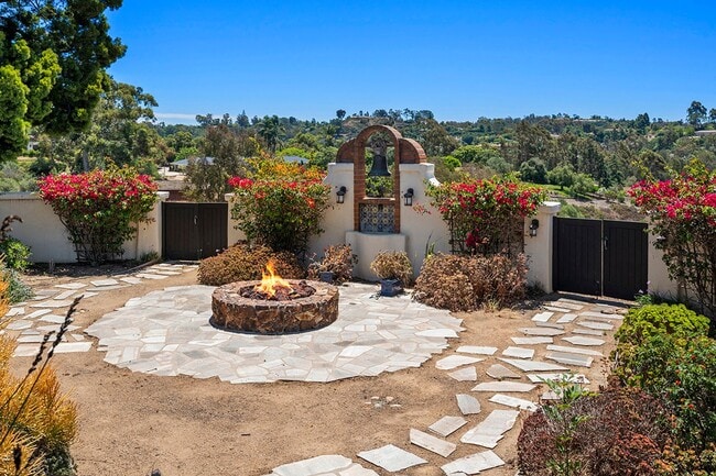Building Photo - This Beautiful Hacienda Style Home combine...