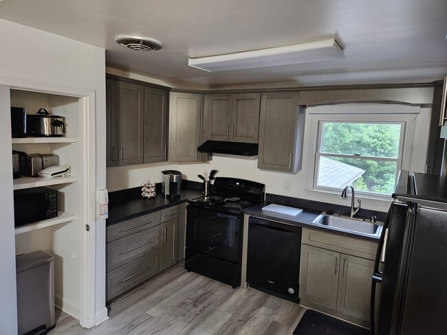 Photo - 817 Huntington Rd Unidad Rockcreek Neighborhood