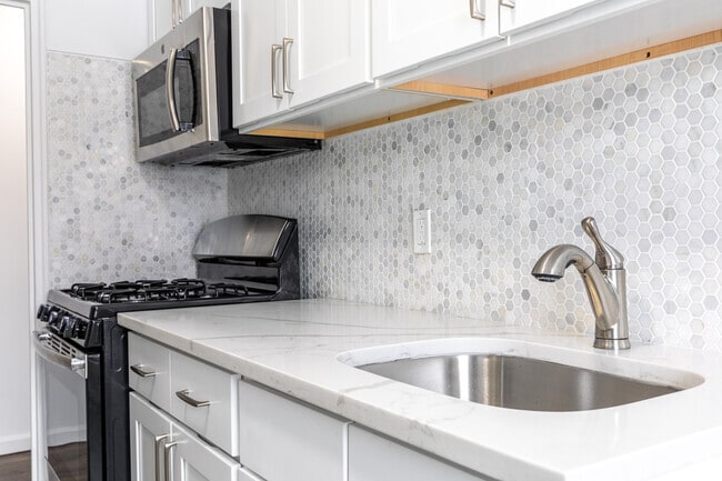 Photo - Crestwood Lake Apartments