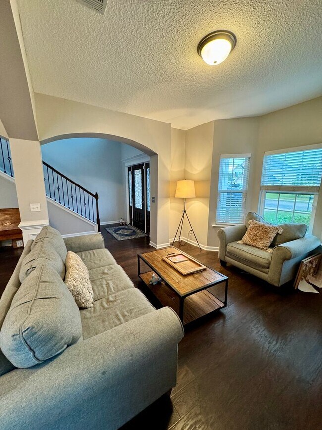 Photo - 674 Red Oak Ln