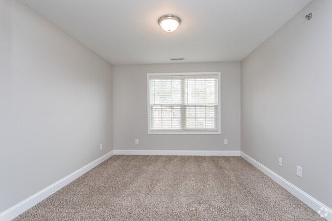 2BR, 1.5BA - 1,050SF Renovated - Bedroom
