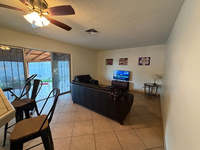 Photo - 8119 W Glenrosa Ave