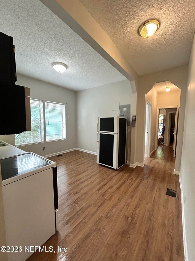 Photo - 2786 Forbes St