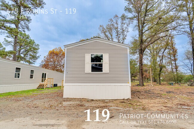 Photo - 475 E Robins St