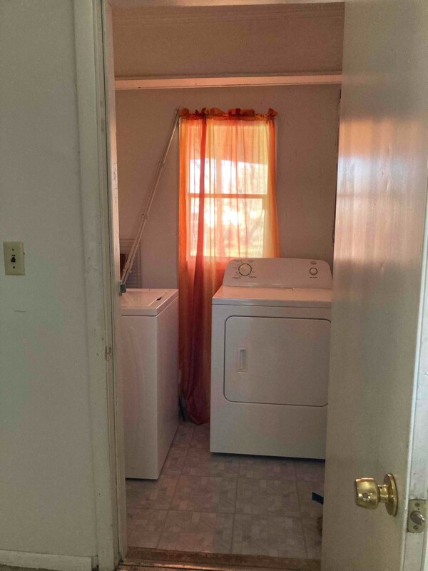 Photo - 5912 Owen St