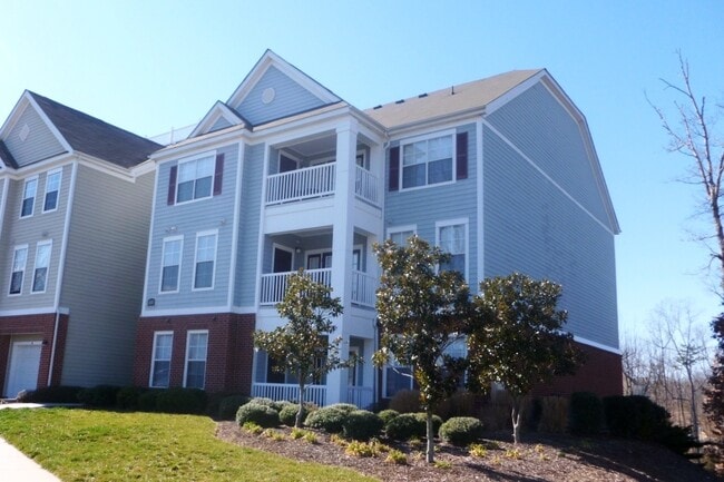 Building Photo - Rent special! 1 BR/ 1 BA Fabulous Two-Level Condo in Bristol Village Available Now!