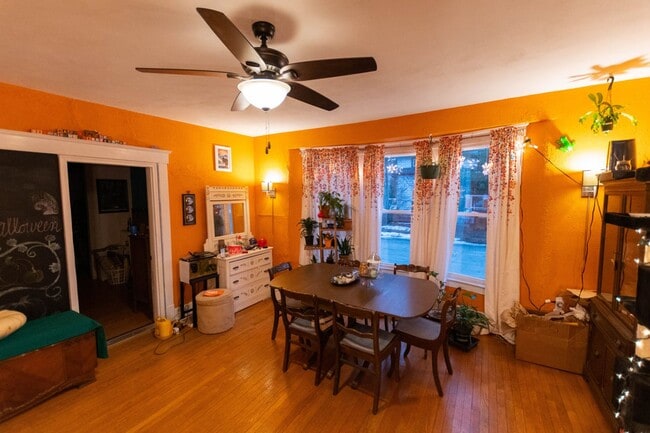 Photo - Huge sunny vintage 4bedroom apartment Unidad 1