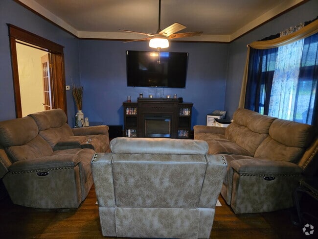 Building Photo - 214 6th St Rental
