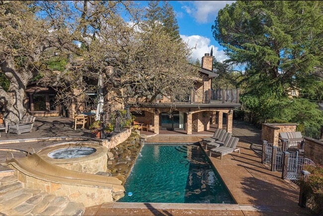 Photo - 321 Livorna Heights Rd