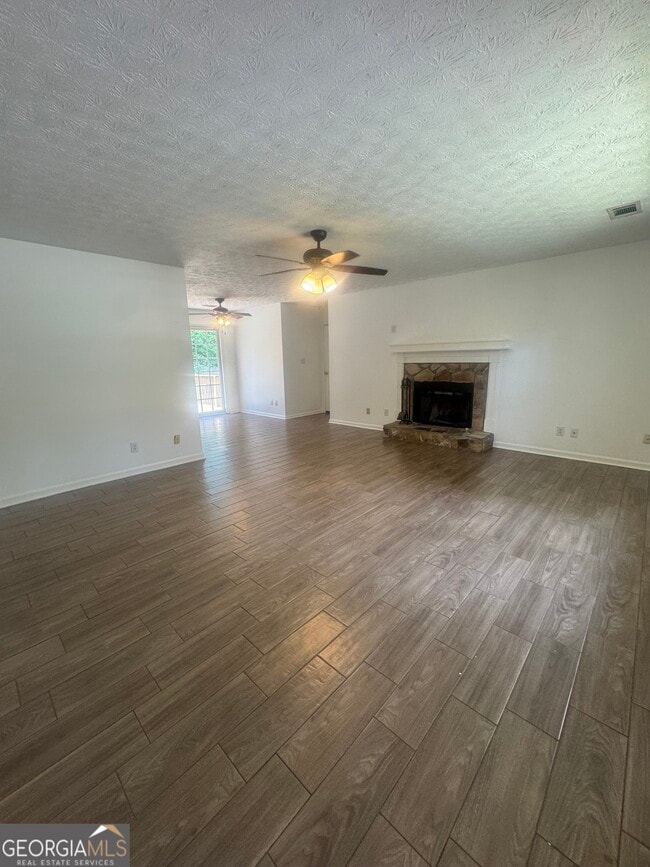 Photo - 105 Fox Trail Pl