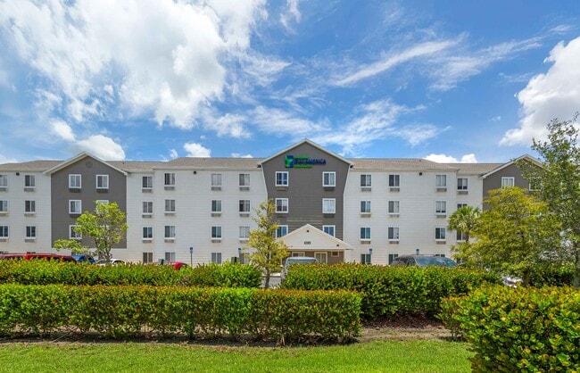 Building Photo - Furnished Studio-Fort Myers Rental