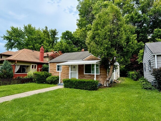 Photo - 4235 Rookwood Ave