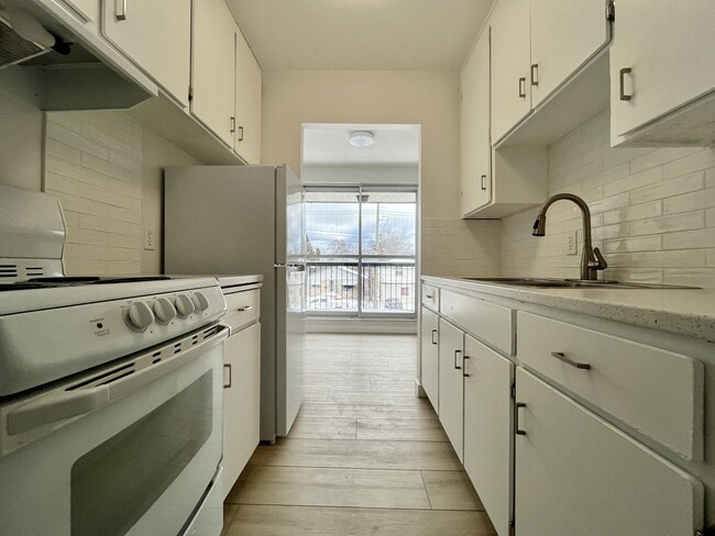 Photo - 306 Balsam St