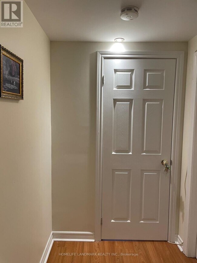 Photo - 124 McNicoll Ave