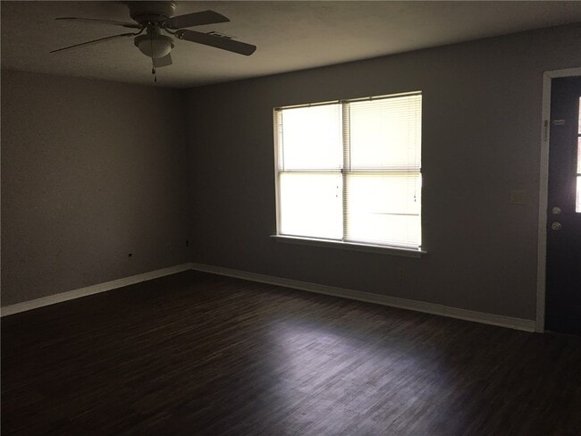 Photo - 1112 Whipporwill Ln
