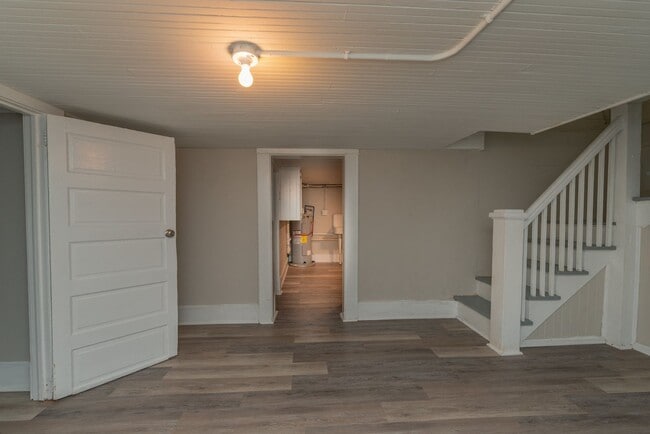 Photo - MOVE IN SPECIAL!!! $699- Updated 2 bed/1 bath apartment near Medical Center, with brand-new appli...