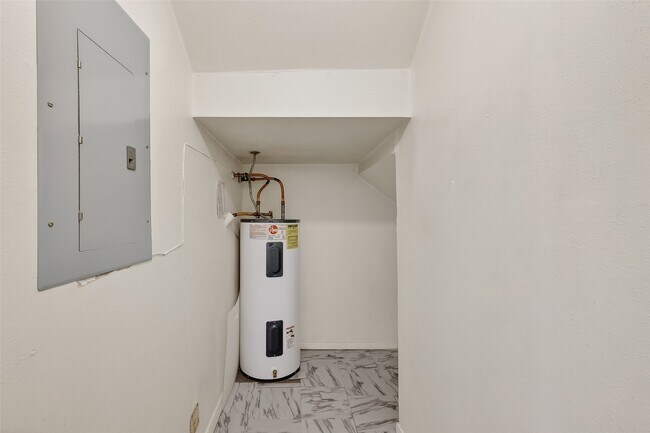 Photo - 8462 Leawood Blvd