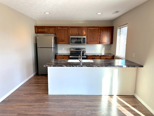 Photo - 3005 Zenith Ave