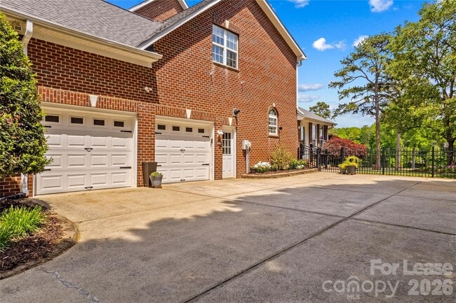 Photo - 806 Pine Forest Rd