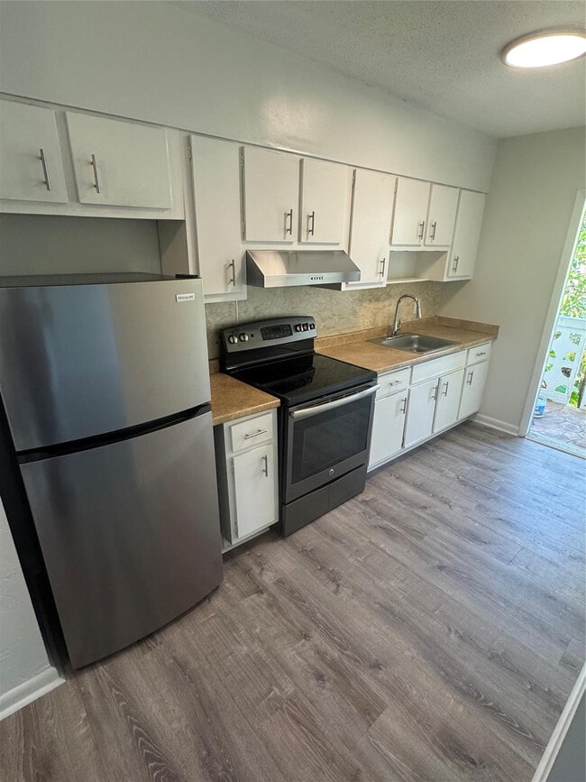 Building Photo - 612 NE 29th Dr Unit 5