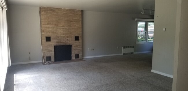 Photo - 1015 NE Alpha Rd