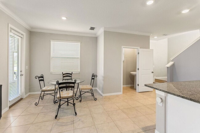 Photo - 31975 Blue Passing Loop